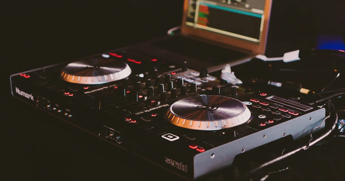 Prepare playlists for DJ/band | Dave & Tanie wedding planning and ...